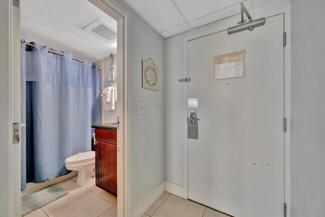 Building Photo - 611 Destiny Dr