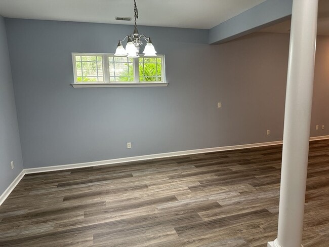 Building Photo - 250 Summer Hill Way