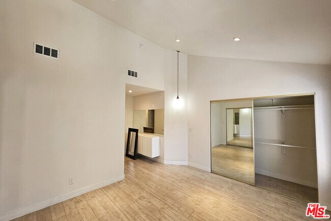 Building Photo - 18130 Oxnard St