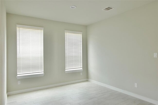 Building Photo - 3207 Tilley Dr