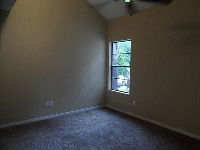 Building Photo - 12900 Walden Rd