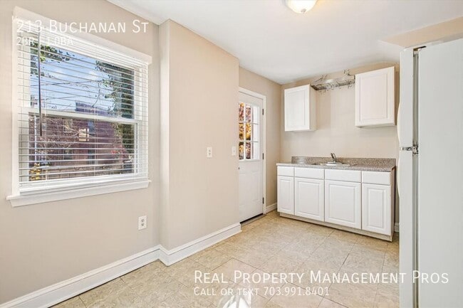 Building Photo - 213 Buchanan St