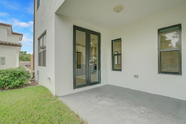 Building Photo - 352 Bella Sol Way