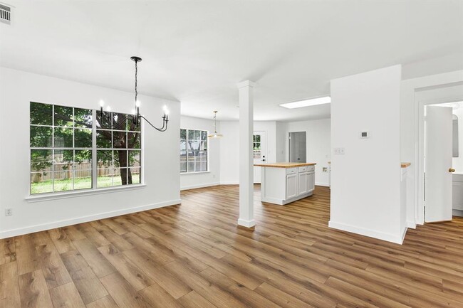 Building Photo - 2431 Lavendale Ct