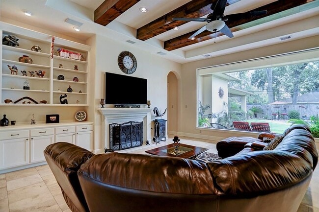 Building Photo - 1611 Lynnview Dr