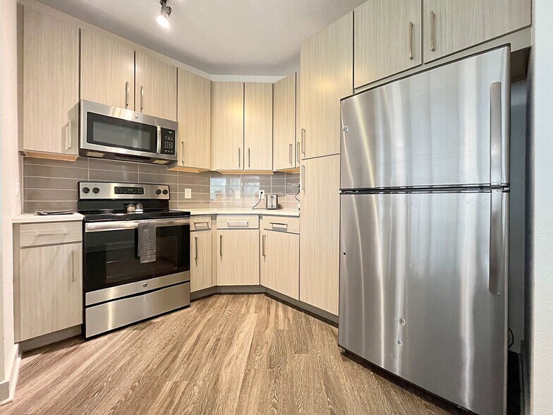 Building Photo - 2615 N Grady Ave