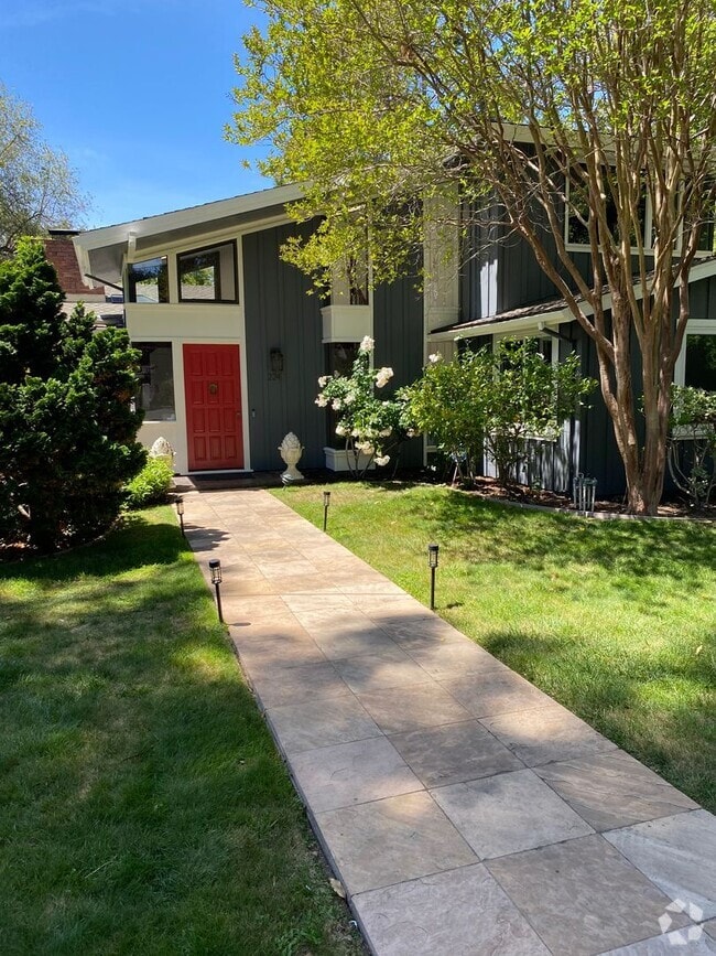 Building Photo - Beautiful Felton Garbles Neighborhood