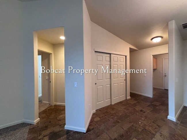 Building Photo - 1054 Camellia Ct