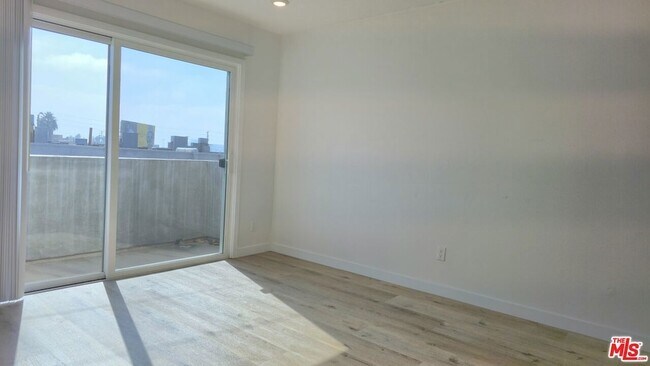 Building Photo - 1650 S Bentley Ave