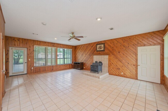 Building Photo - 803 Ingle Rd