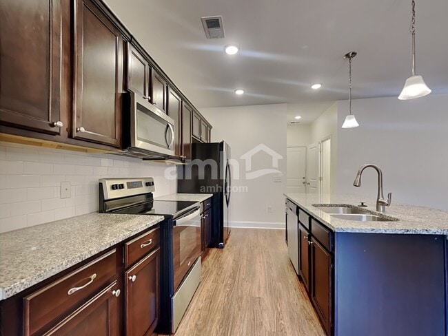 Building Photo - 1830 Produce Ln