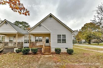 Building Photo - 300 Hoskins Mill Ln