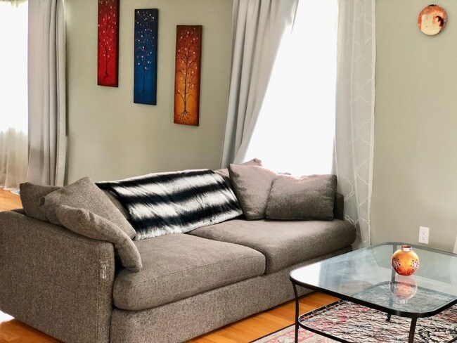 Building Photo - 17 The Strand