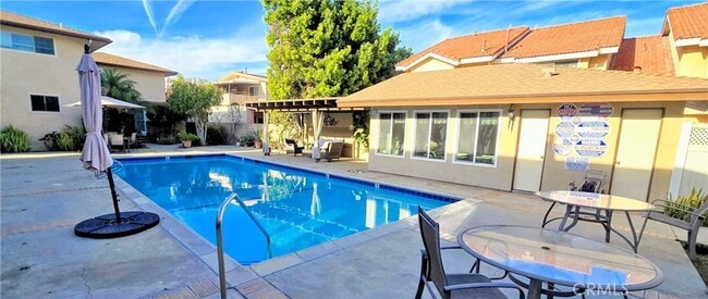 Building Photo - 10353 Downey Ave