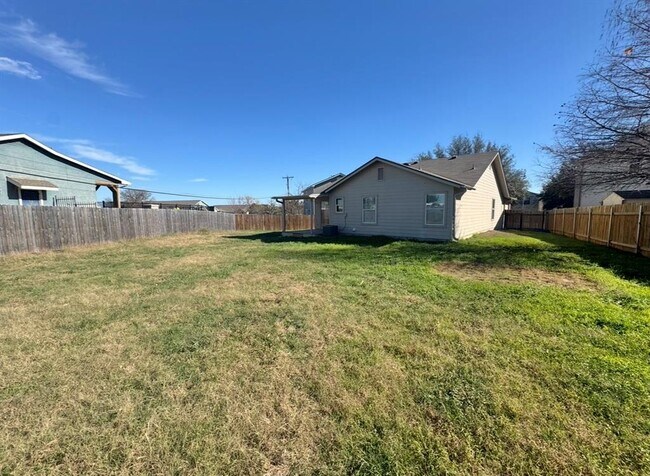 Building Photo - 110 Comal Cove