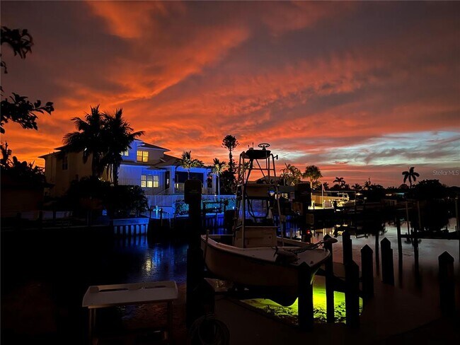 Building Photo - 4216 Plumosa Terrace