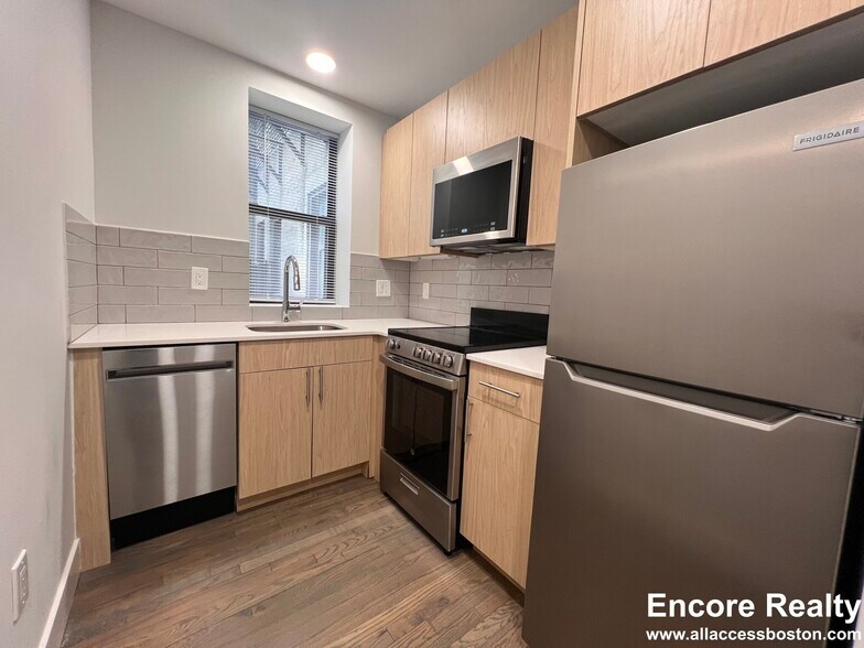 Building Photo - 11 Peterborough St