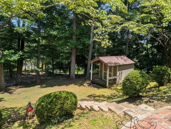 Building Photo - 110 Hillside Ct