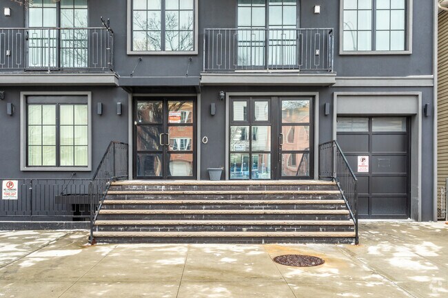 Building Photo - 3116 Clarendon Rd