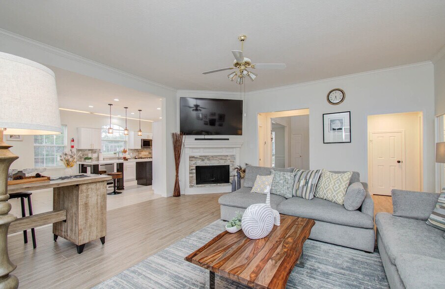 Building Photo - 15627 Twisting Springs Dr