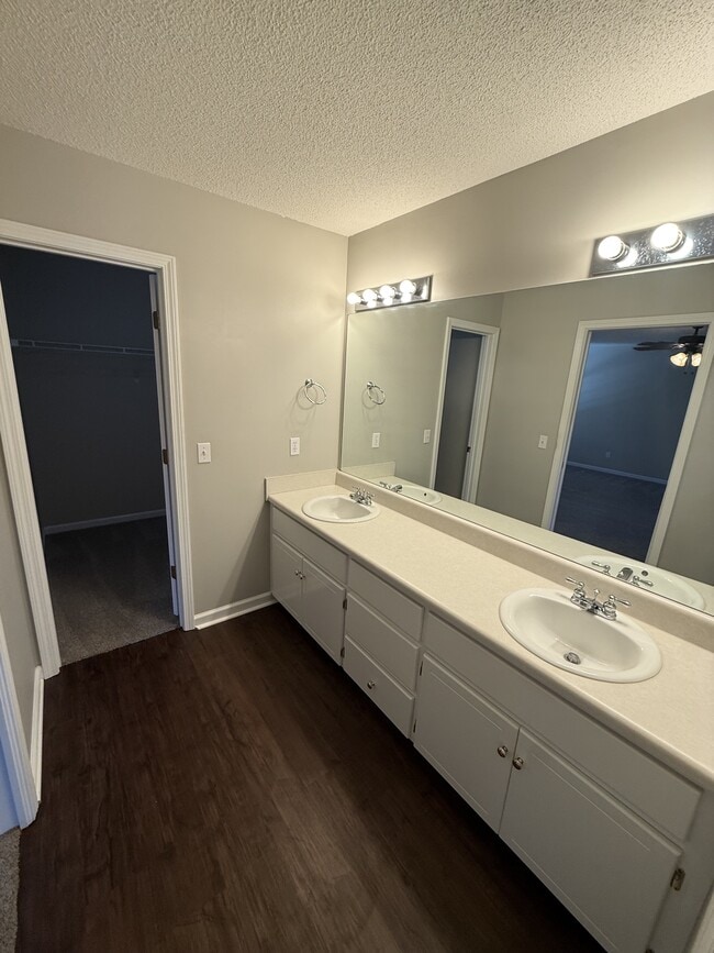 Building Photo - 115 Creeke Ln