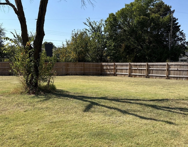 Building Photo - 1334 N Estate Ct