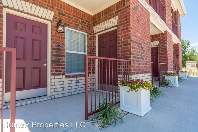 Building Photo - 2407 Bois D'Arc St