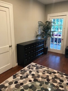 Building Photo - Charming Remodeled 1 Bedroom / 1 Bathroom ...