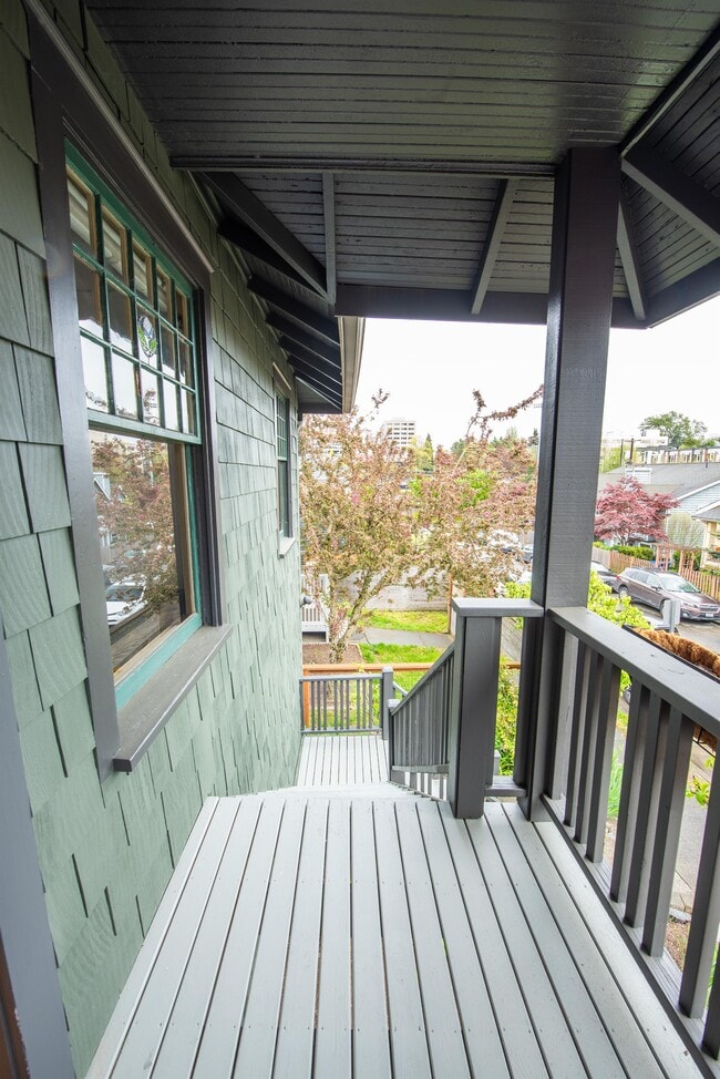 Building Photo - 1208 E Barclay Ct