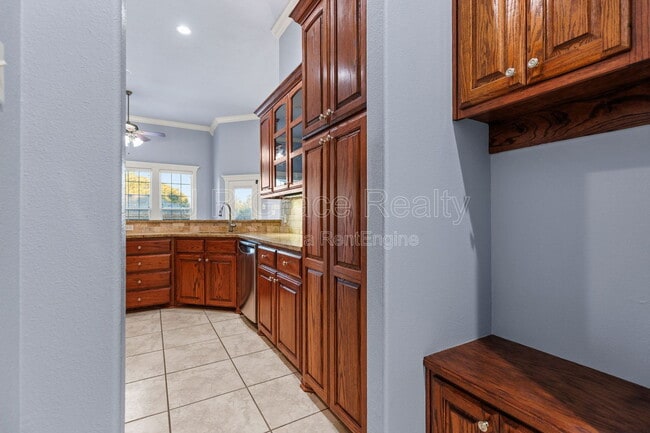 Building Photo - 1405 Gunnison Dr