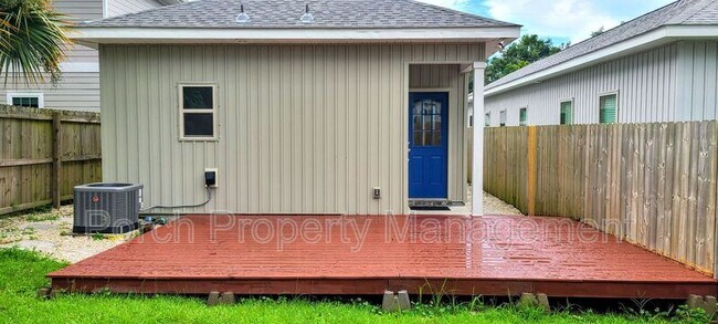 Building Photo - 2008 W Gregory St