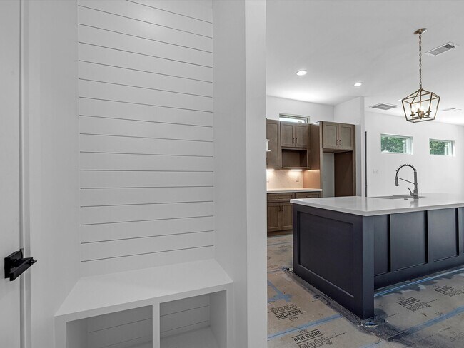 Building Photo - 1130 Miller Rd