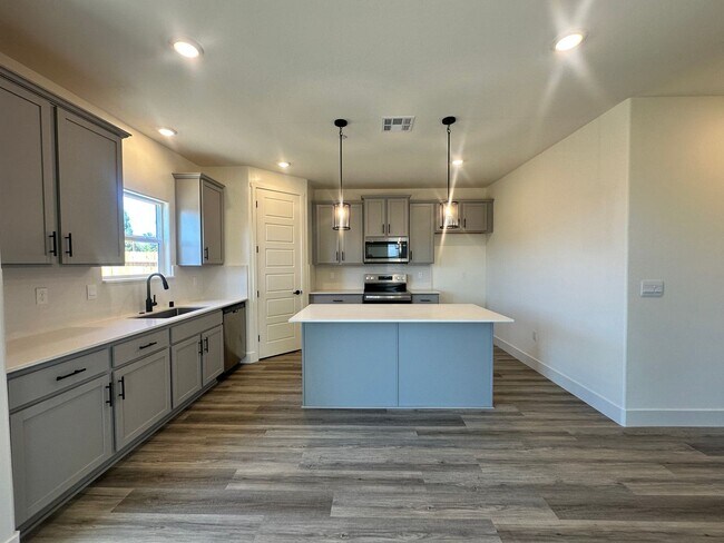 Building Photo - Newly built DR HORTON home coming soon!!