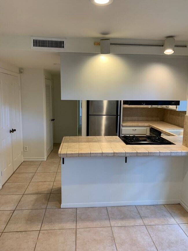 Building Photo - MIC