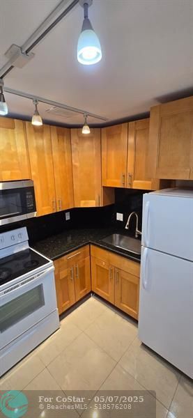 Building Photo - 3930 Crystal Lake Dr