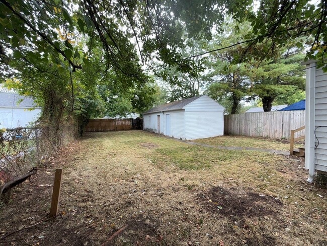 Building Photo - 3 Bed Home in Waverly with Modern Charm, G...