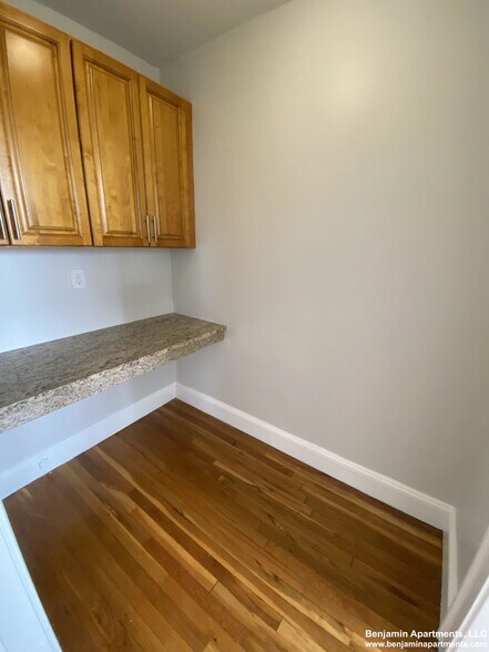 Building Photo - 136 Highland Ave