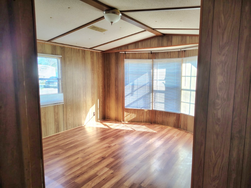 Building Photo - 1033 MS-182