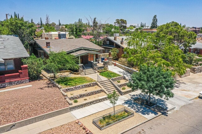 Building Photo - Manhattan Heights Historic District Gorgeous Backyard with Pool and Large House