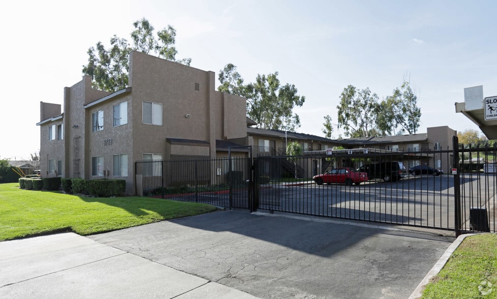 Building Photo - Avalon Court