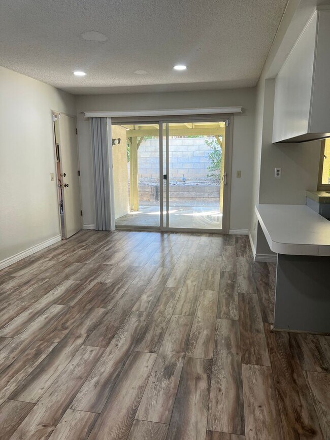 Building Photo - Beautiful upgraded 3b/2b home for rent in ...