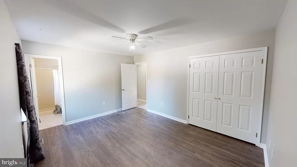 Master bedroom - 22234 Hawthorne Way
