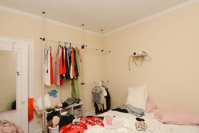 Building Photo - 4400 N Racine Ave