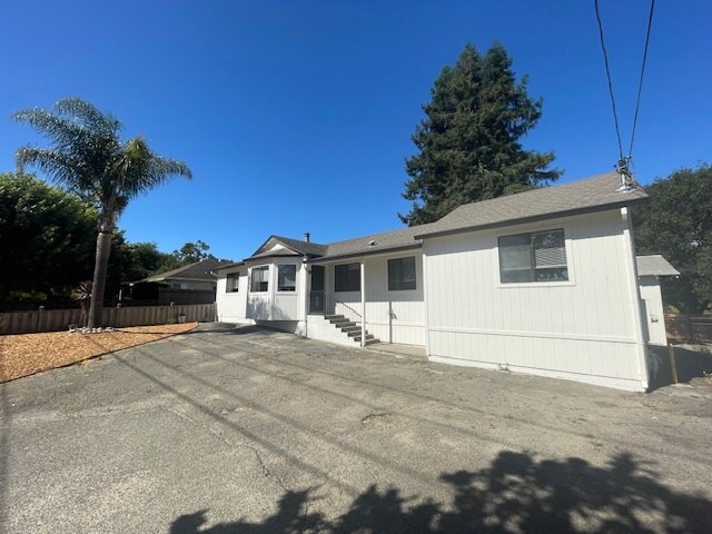Primary Photo - 1020 Stony Glen Ln