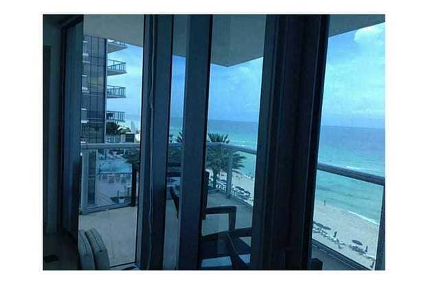 Building Photo - 17001 Collins Ave