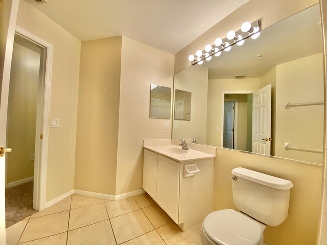 Building Photo - 860 Hampton Cir