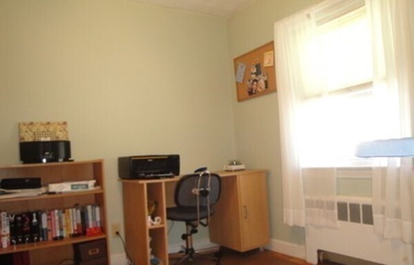 Building Photo - 33 Rose Ave
