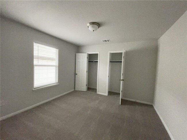 Building Photo - 233 Hauser Dr