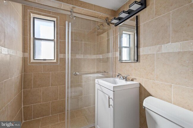 Building Photo - 3825 Davis Pl NW