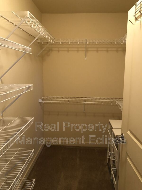 Building Photo - 211 Kirkland Ave